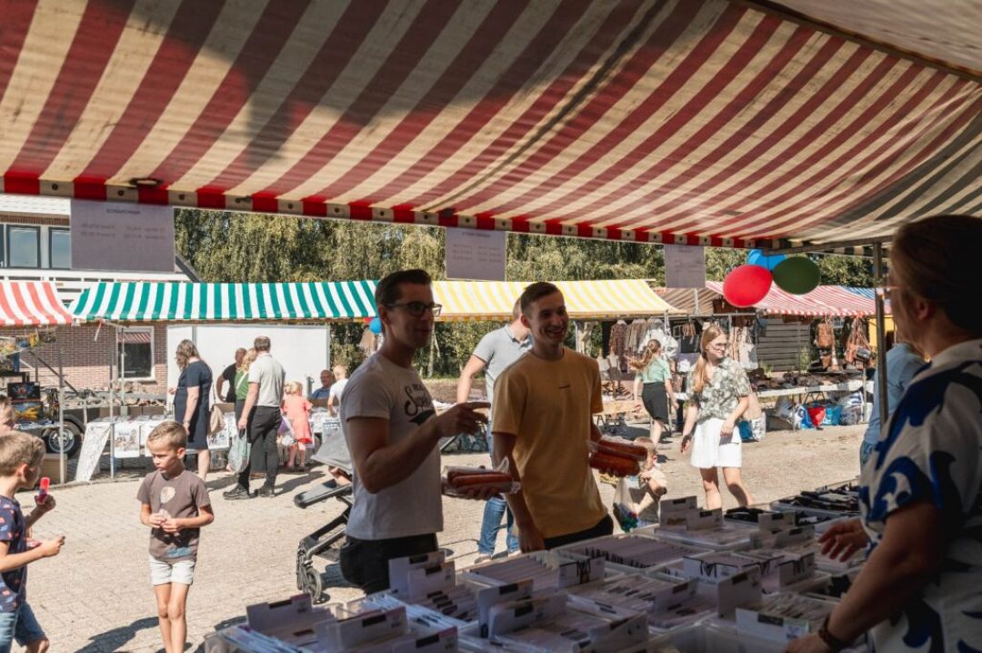 Klik om te vergroten Afbeelding bij ‘Markt t.b.v. Mbuma’